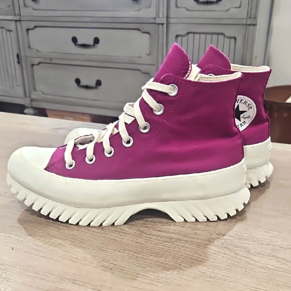 Converse Plum Chuck Taylor All Star Lugged 2.0 Sneakers size 8
